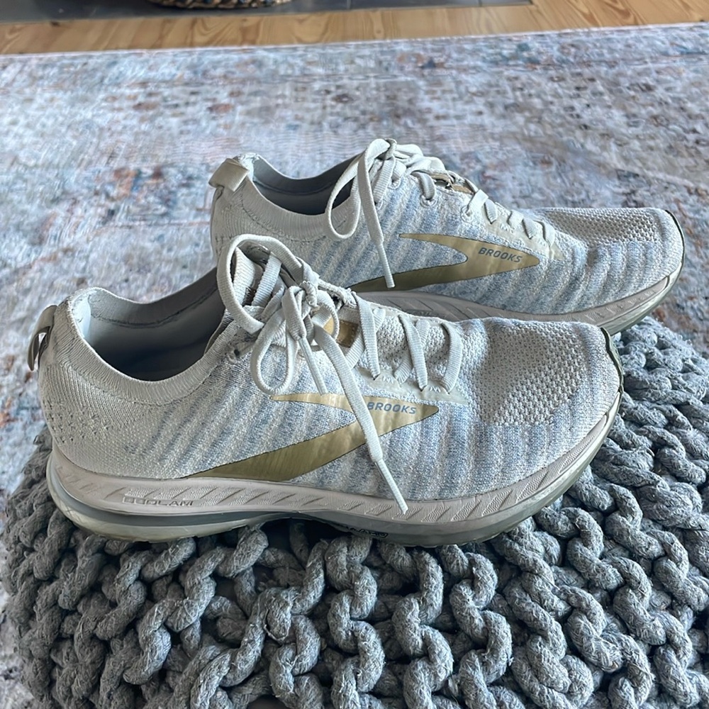 Women’s Running Shoes